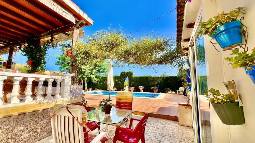 Villa de 3 dormitorios en Daya Vieja, España No. 856 № 6