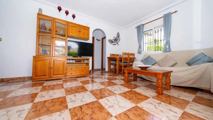 Villa de 96m² en La Zenia, España No. 887 № 16