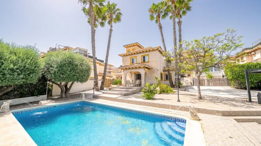 Villa de 96m² en La Zenia, España No. 887 № 26