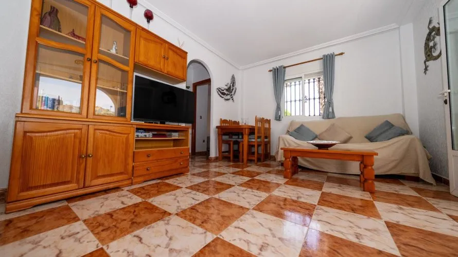 Villa de 96m² en La Zenia, España No. 887 № 14