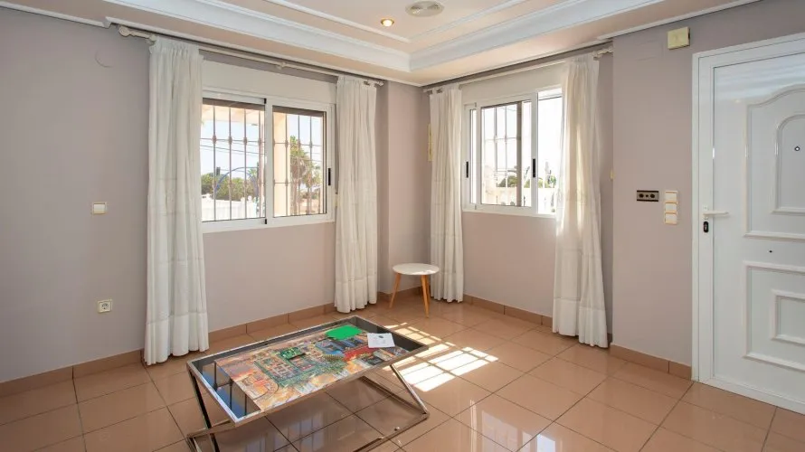 Villa de 180m² en Torrevieja, España No. 877 № 17