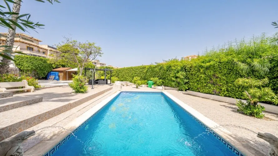 Villa de 96m² en La Zenia, España No. 887 № 24