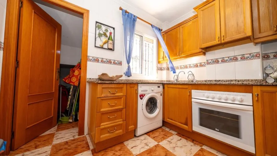 Villa de 96m² en La Zenia, España No. 887 № 12
