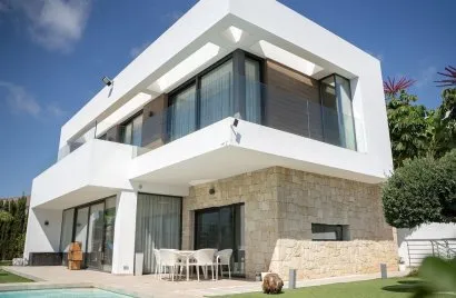 Villa de 4 dormitorios en Finestrat, España No. 900