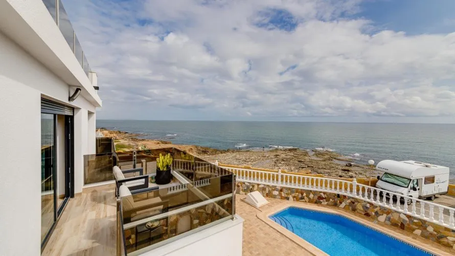Villa de 210m² à Torrevieja, Spain No. 607 № 24