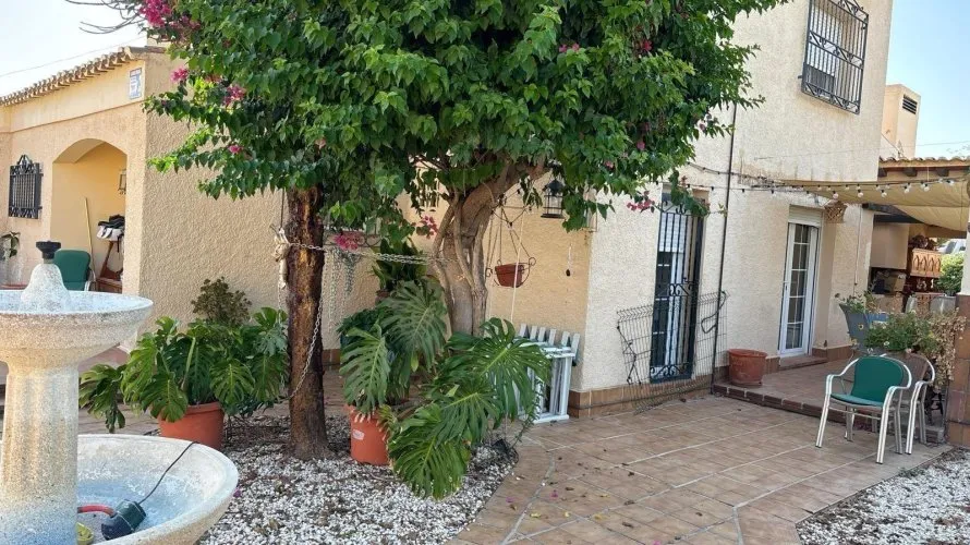 Villa de 4 chambres à Torrevieja, Spain No. 609 № 19