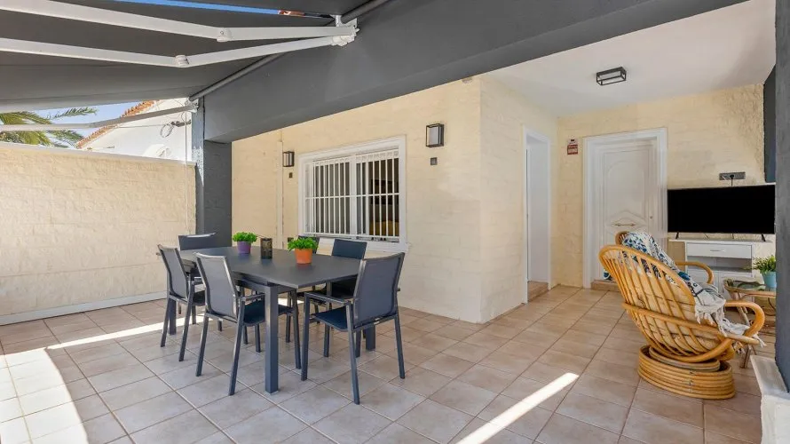 Villa de 4 chambres à Torrevieja, Spain No. 639 № 26