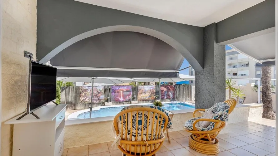 Villa de 4 chambres à Torrevieja, Spain No. 639 № 24