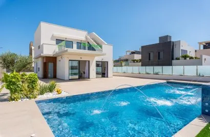 Villa de 3 chambres à Campoamor, Spain No. 573