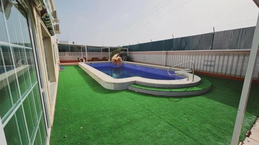 Villa de 5 chambres à Torrevieja, Spain No. 606 № 18