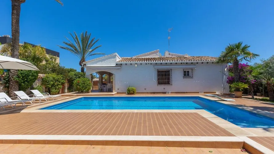 Villa de 4 chambres à Alicante, Spain No. 613 № 5