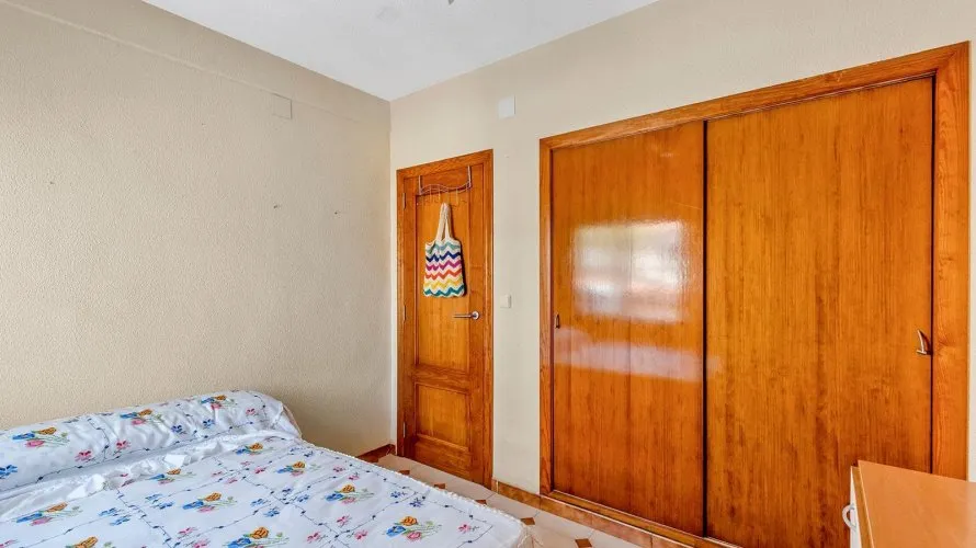 Villa de 4 chambres à Torrevieja, Spain No. 639 № 14
