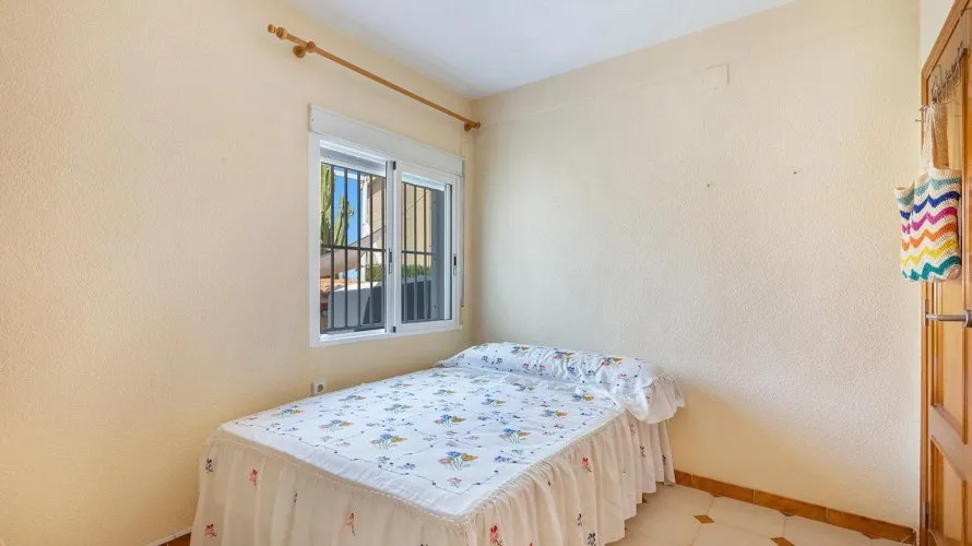 Villa de 4 chambres à Torrevieja, Spain No. 639 № 17