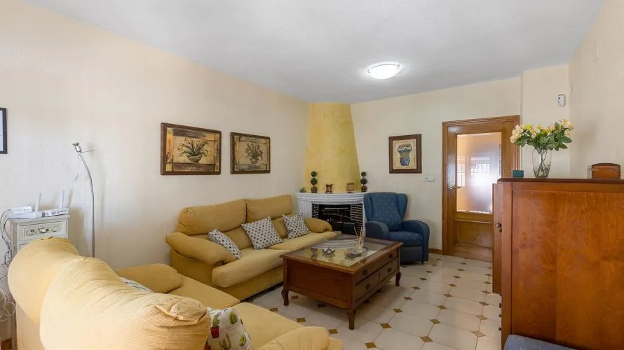 Villa de 4 chambres à Torrevieja, Spain No. 639 № 19