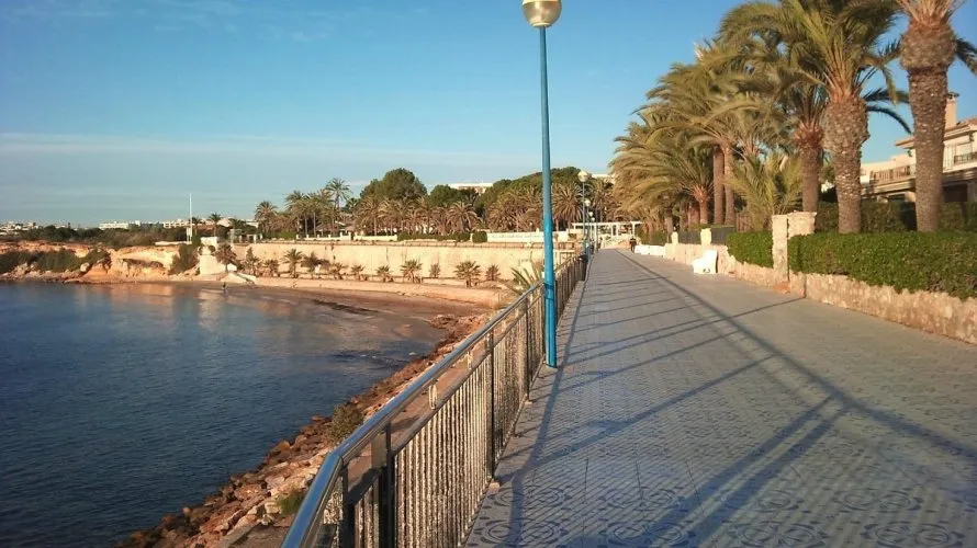 Villa de 4 chambres à Torrevieja, Spain No. 509 № 2