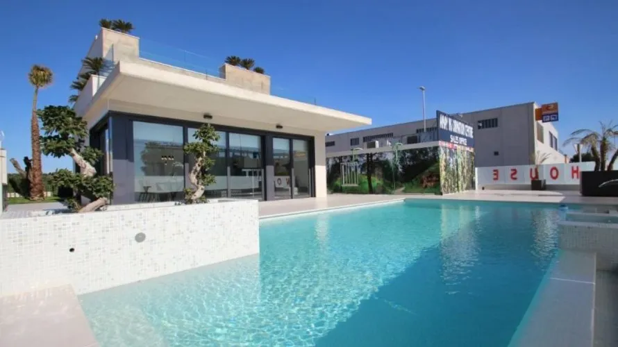 Villa de 197m² à La Zenia, Spain No. 437 № 3
