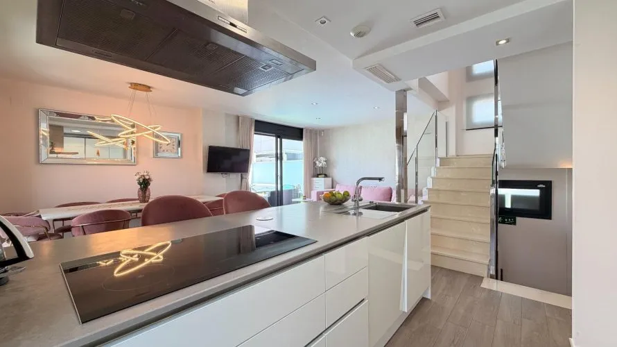 Villa de 5 chambres à Torrevieja, Espagne No. 707 № 11