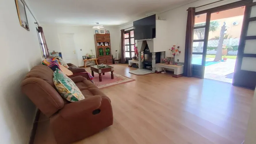 House de 209m² à Alicante, Espagne No. 649 № 1