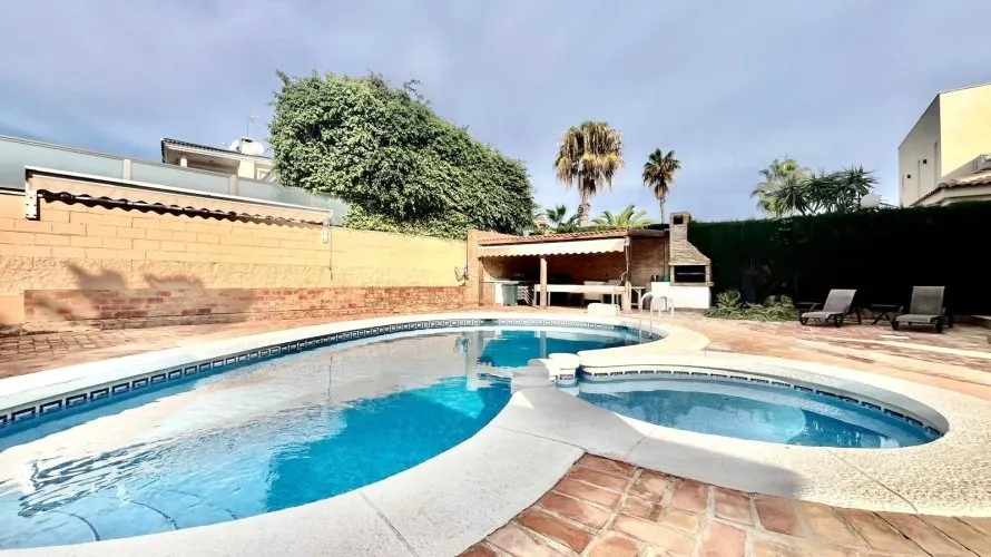 Villa de 4 chambres à Torrevieja, Spain No. 424 № 6
