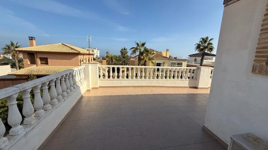 House de 3 chambres à Torrevieja, Spain No. 670 № 17