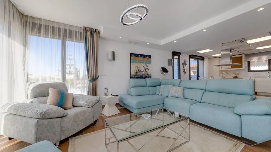 Villa de 461m² à Torrevieja, Espagne No. 652