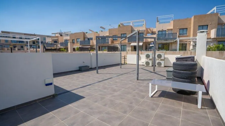 Villa de 3 chambres à La Zenia, Spain No. 693 № 1