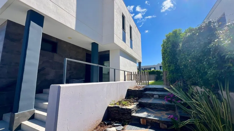 Villa de 3 chambres à Betera, Espagne No. 755 № 1
