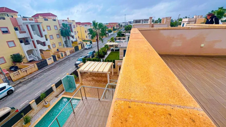 Villa de 5 chambres à La Zenia, Espagne No. 731 № 1