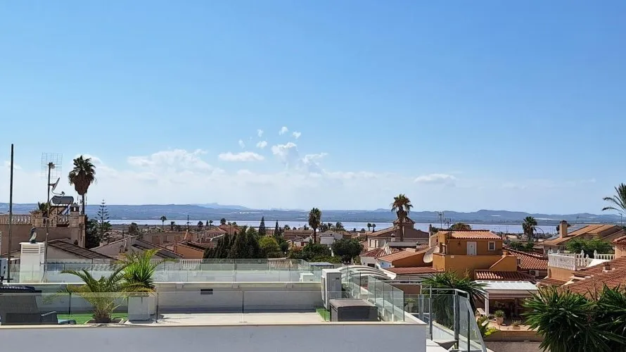 Villa de 106m² à Torrevieja, Espagne No. 728 № 22