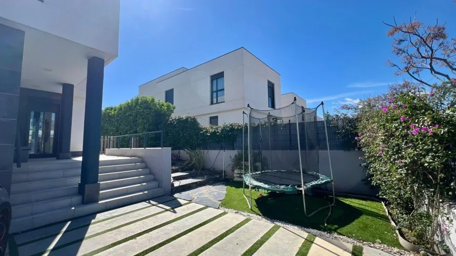 Villa de 3 chambres à Betera, Espagne No. 755