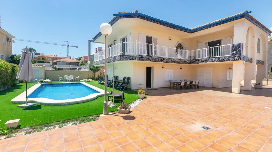 Villa de 293m² à La Zenia, Espagne No. 766 № 25
