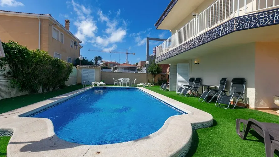 Villa de 293m² à La Zenia, Espagne No. 766 № 27