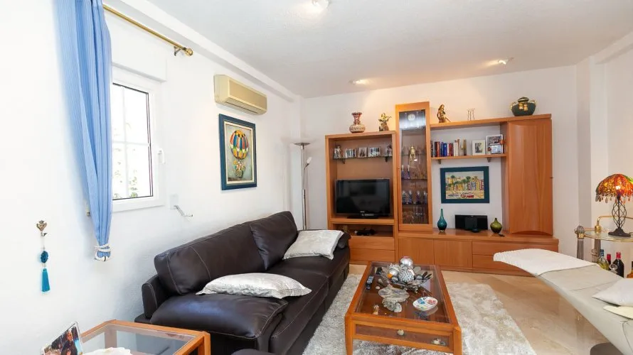 Villa de 194m² à Alicante, Espagne No. 763 № 17