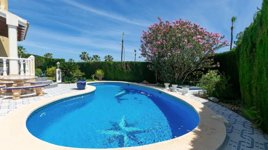 Villa de 194m² à Alicante, Espagne No. 763 № 22