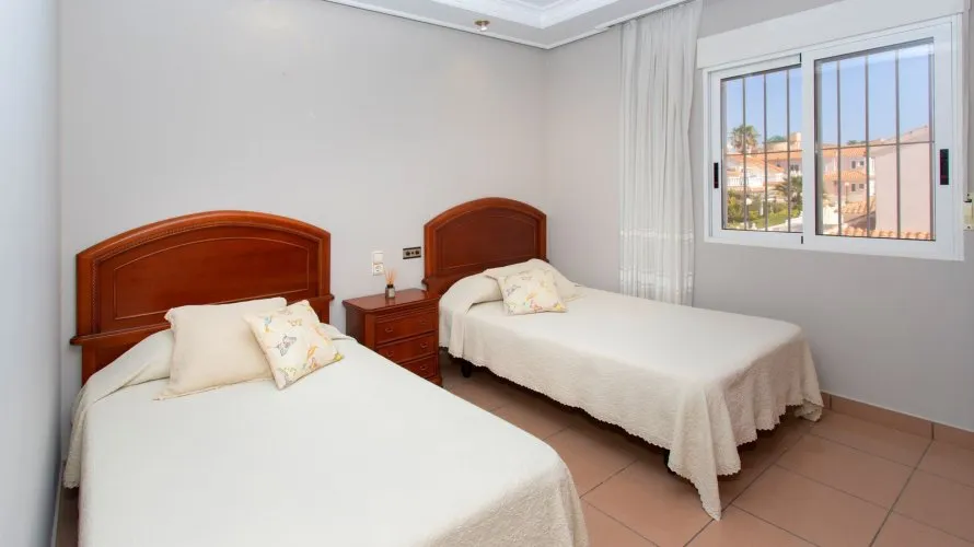 Villa de 180m² à Torrevieja, Espagne No. 786 № 4