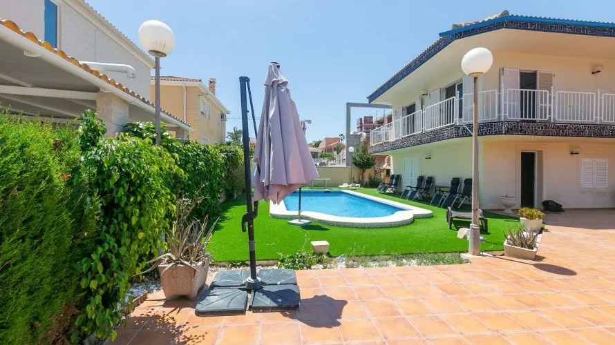 Villa de 293m² à La Zenia, Espagne No. 766 № 24