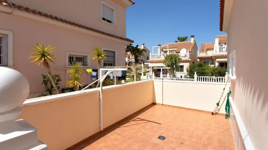 Villa de 180m² à Torrevieja, Espagne No. 786 № 20
