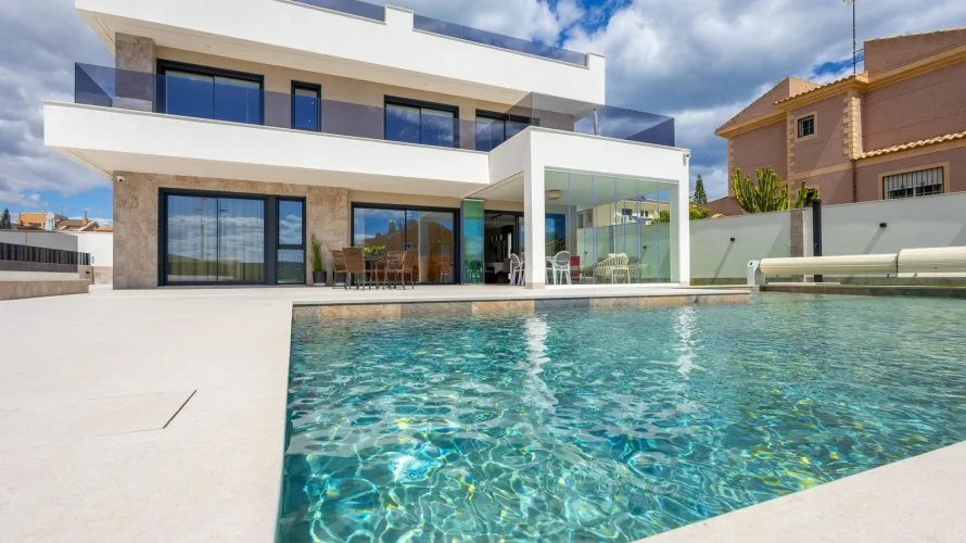 Villa de 234m² à Torrevieja, Espagne No. 787 № 1