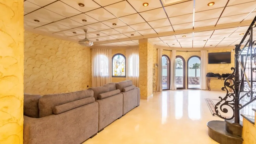 Villa de 624m² à La Zenia, Espagne No. 807 № 22