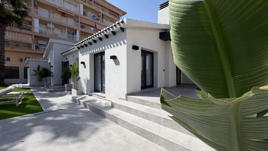 Villa de 4 chambres à Torrevieja, Espagne No. 844 № 14