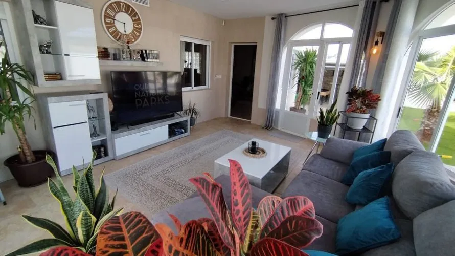 Villa de 186m² à Torrevieja, Espagne No. 848 № 10