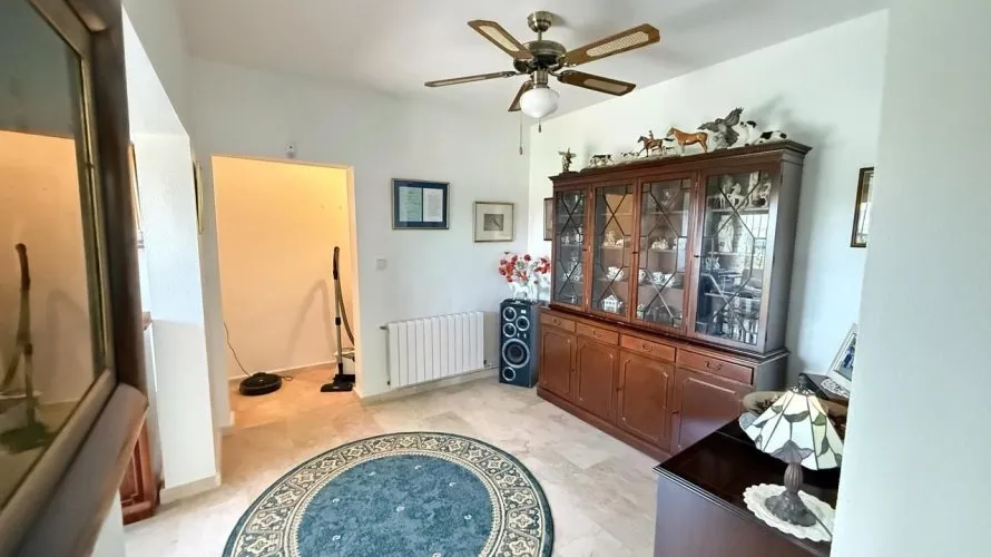 Villa de 220m² à Alicante, Espagne No. 890 № 14