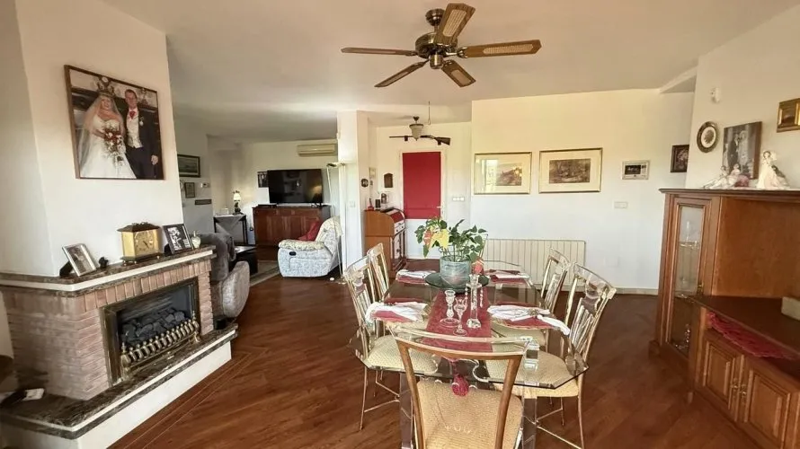 Villa de 220m² à Alicante, Espagne No. 890 № 23