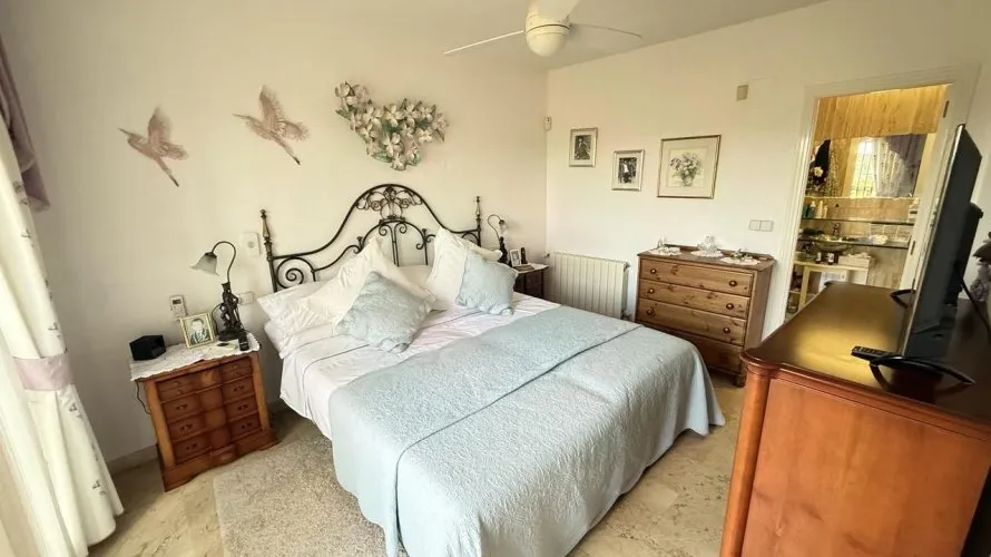 Villa de 220m² à Alicante, Espagne No. 890 № 6