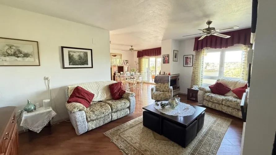 Villa de 220m² à Alicante, Espagne No. 890 № 24