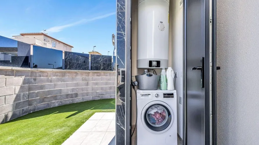 Villa de 120m² à Torrevieja, Espagne No. 875 № 1