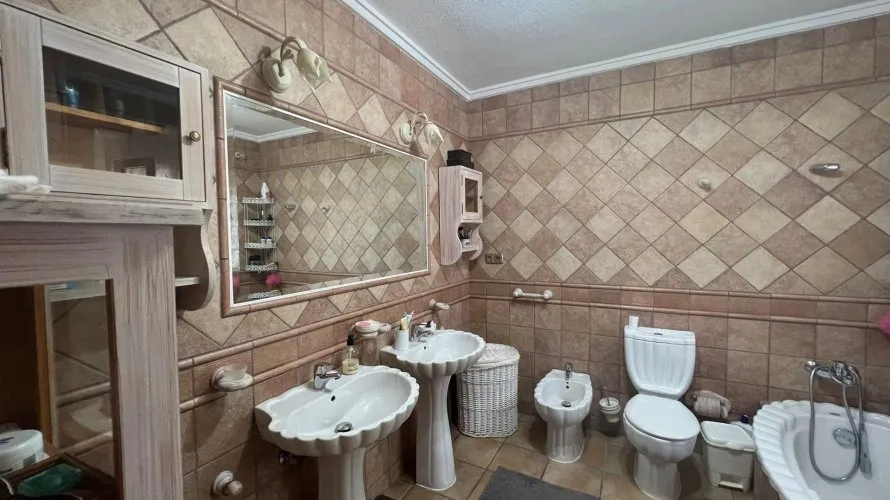 Вилла 236м² в Рохалес, Испания №723 № 8