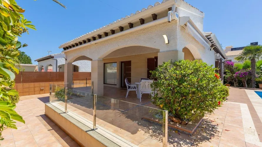 4 bedrooms villa for sale , Alicante, Spain No. 613