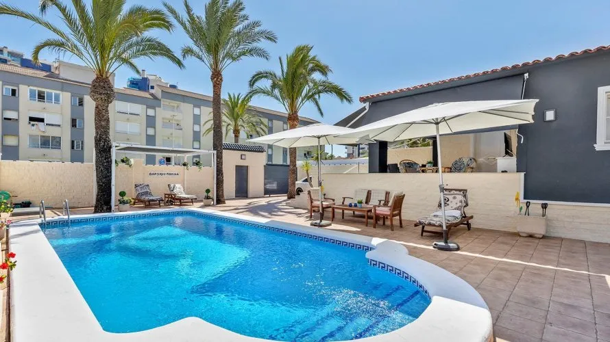 4 bedrooms villa for sale , Torrevieja, Spain No. 639 № 27