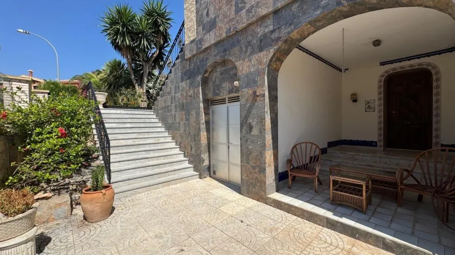 5 bedrooms villa for sale , Campoamor, Spain No. 618 № 14